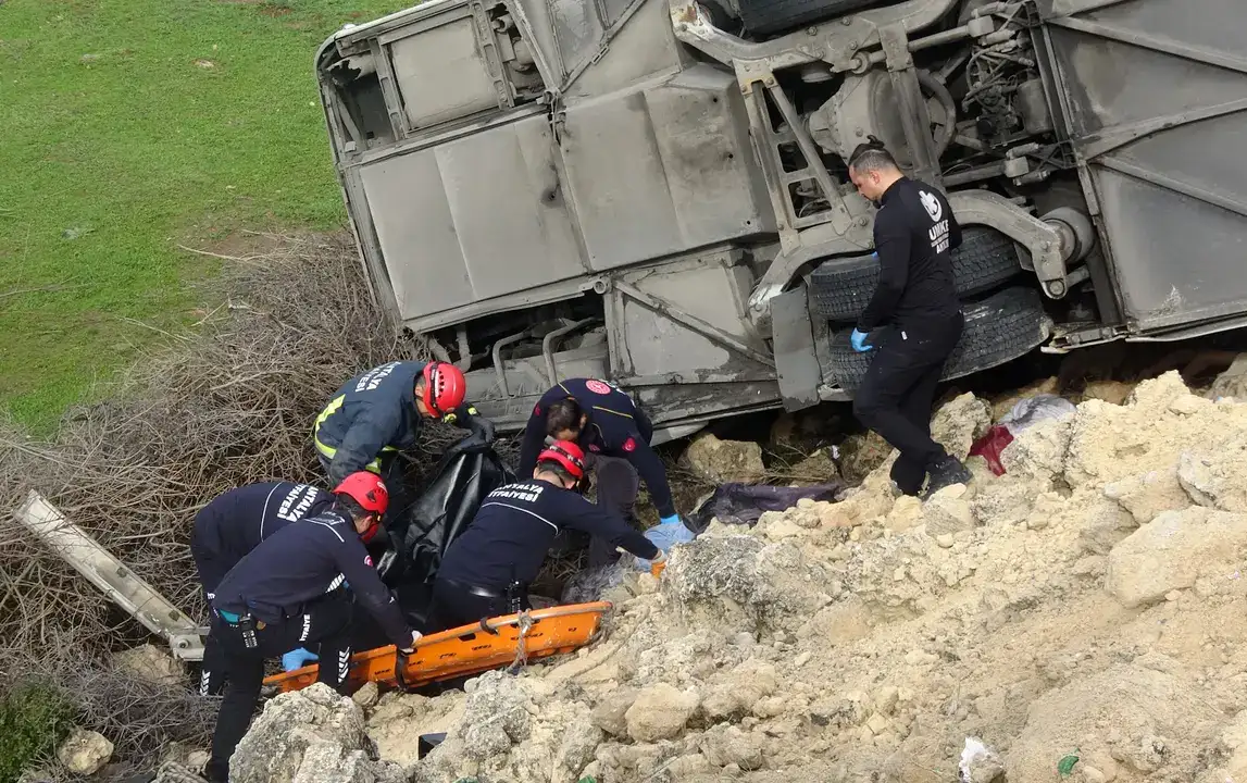 Antalya’da Yolcu Otobüsü Faciası: 10 Ölü, 24 Yaralı 34